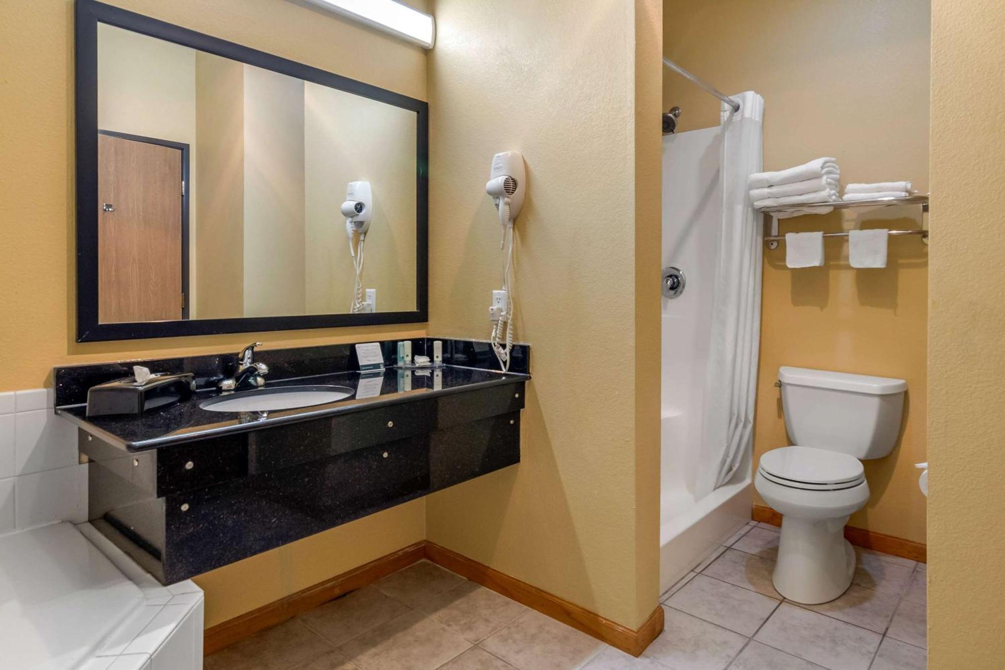 Quality Inn & Suites Lenexa Kansas City Esterno foto