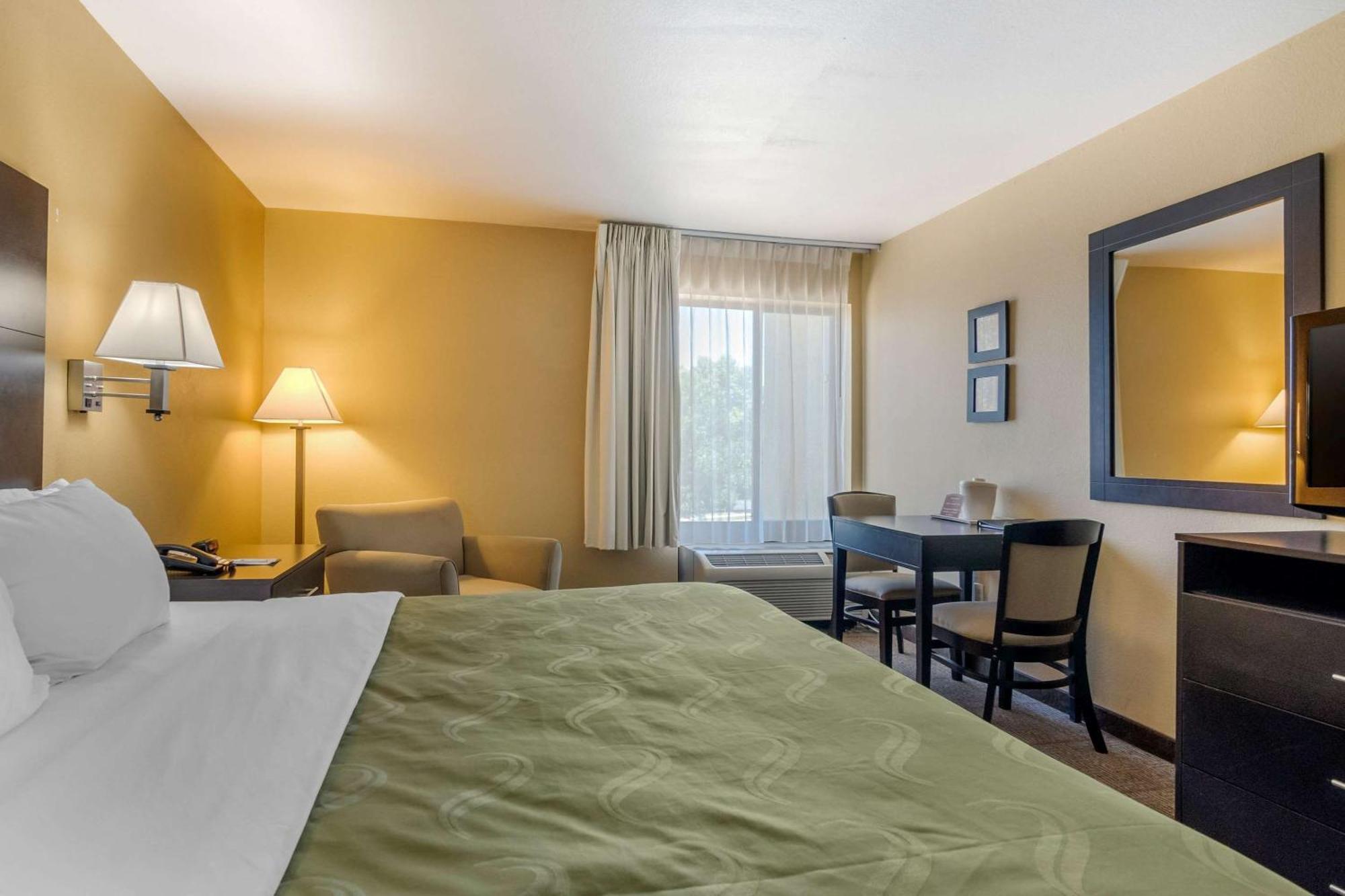 Quality Inn & Suites Lenexa Kansas City Esterno foto
